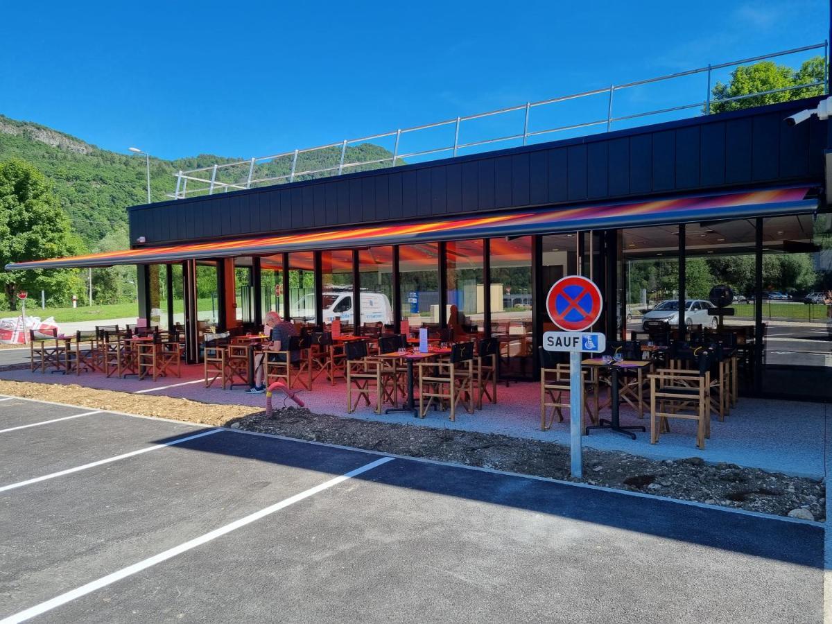 Hotel Restaurant Akena Molinges - La Brocatelle 圣克洛德 外观 照片