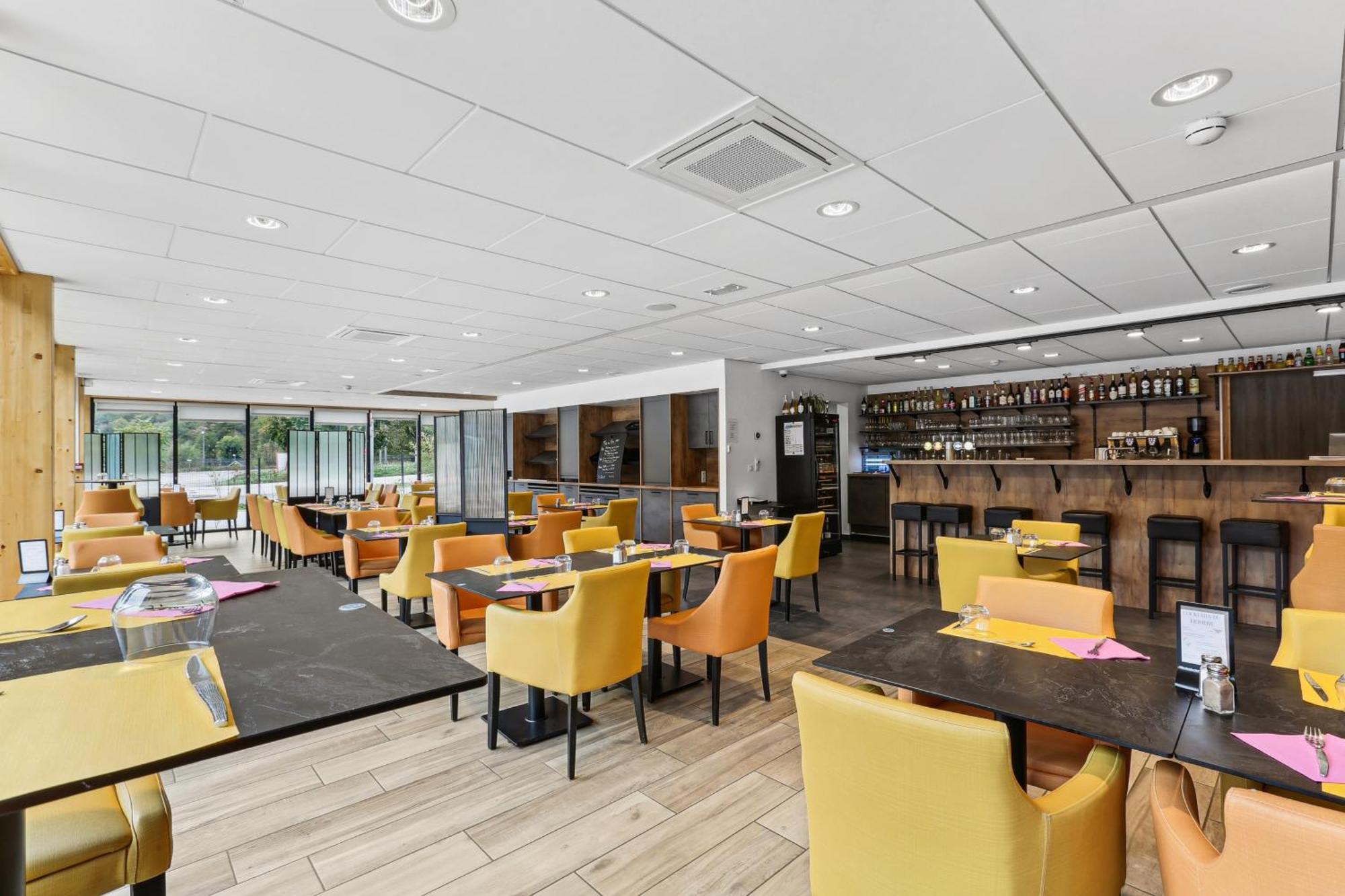 Hotel Restaurant Akena Molinges - La Brocatelle 圣克洛德 外观 照片